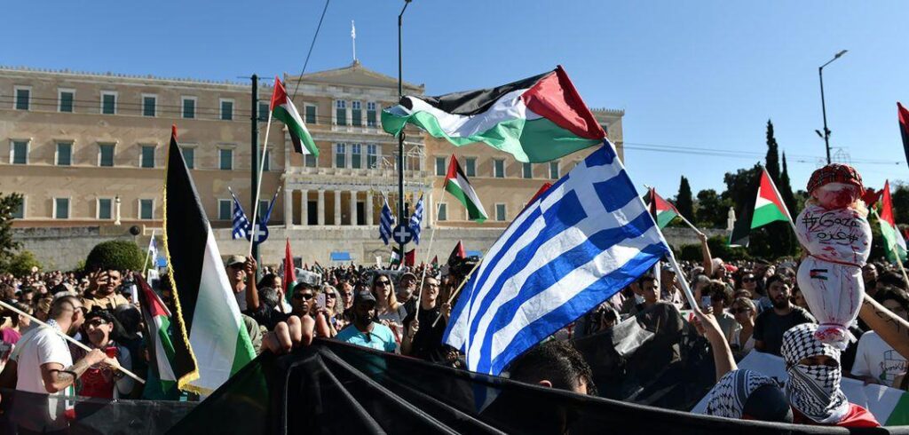 Φαντάζει ωραία καμένη η σημαία [και η ελληνική και η ισραηλινή και η παλαιστινιακή]